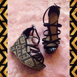 🎉HOST PICK🎉 Strappy Geometric Design Black & Tan Wedges